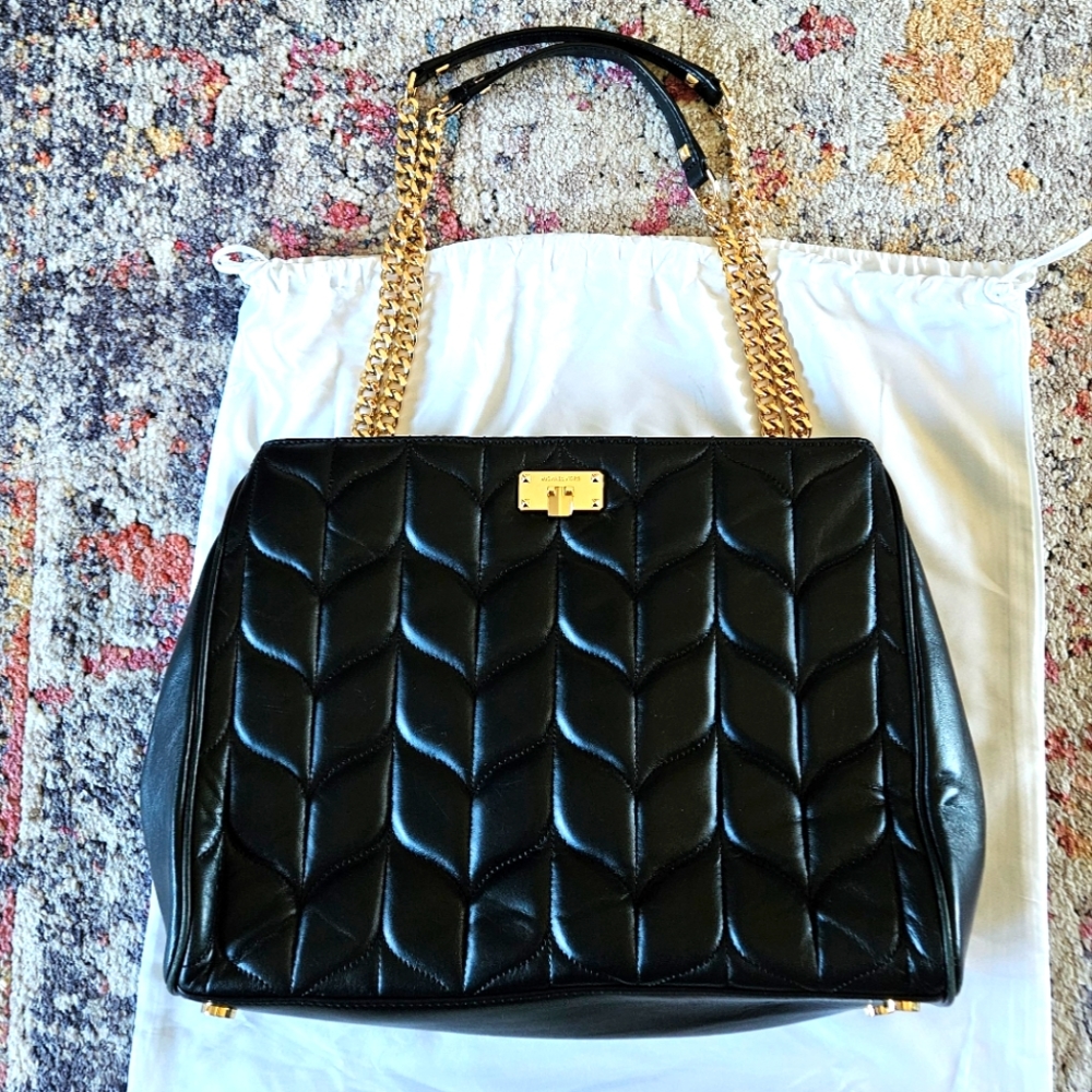 Like new!   MichaelKors Shoulder bag
